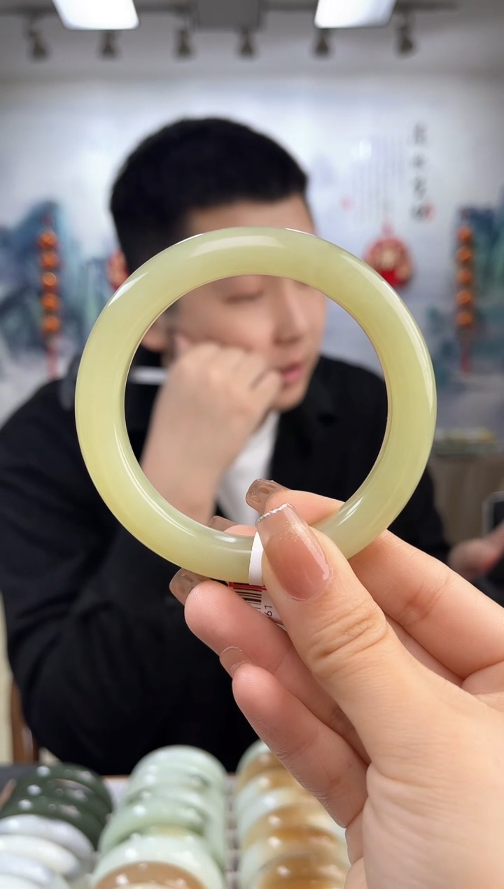 【闪购商品】和田玉手镯未镶嵌52-59圈口仅一只