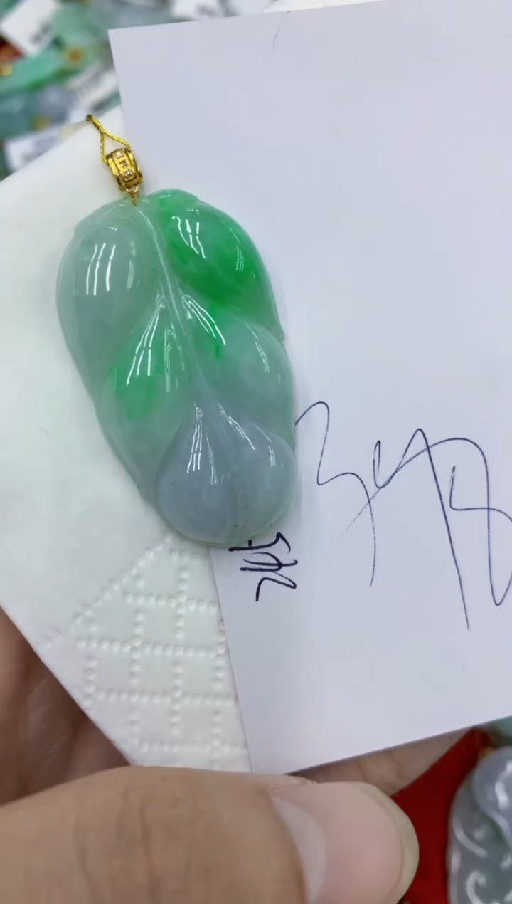 颈饰18K金镶嵌翡翠11111111111