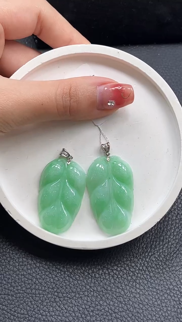 【闪购商品】翡翠颈饰18K金镶嵌叶子多样性发1件
