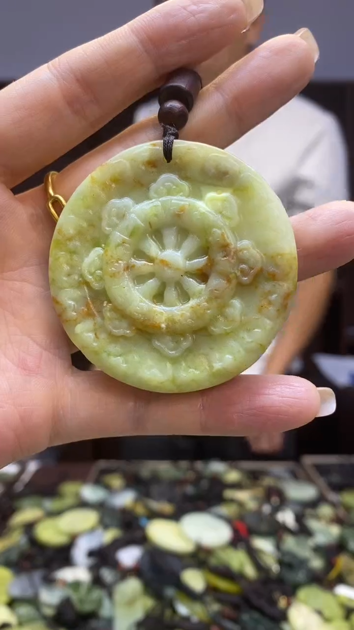 未镶嵌岫玉挂件  