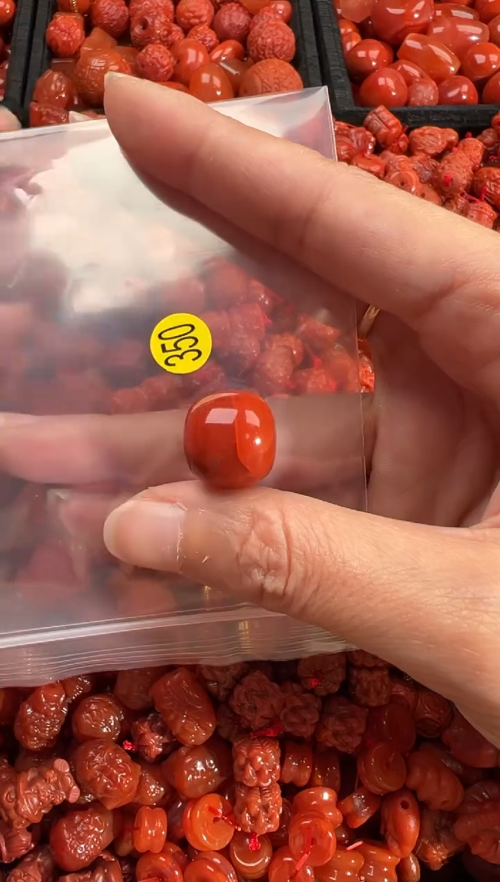 南红玛瑙未镶嵌颈饰1