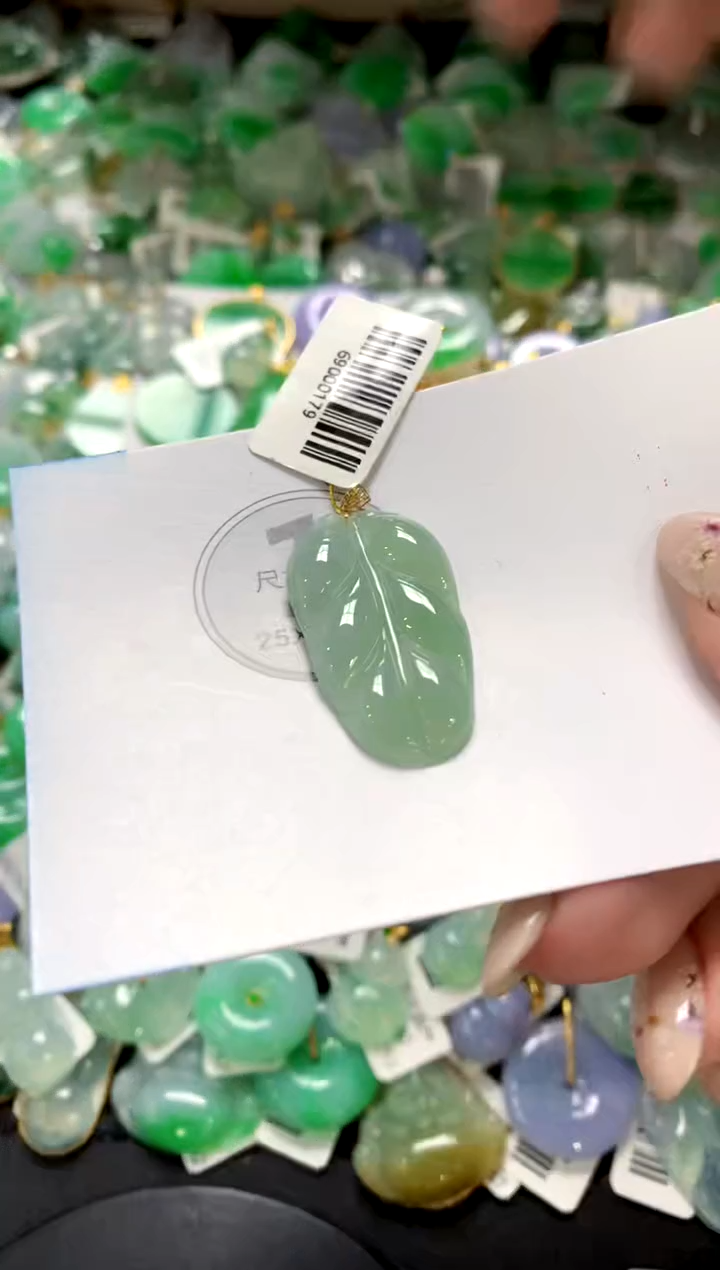 翡翠18K金镶嵌颈饰1111111111111111