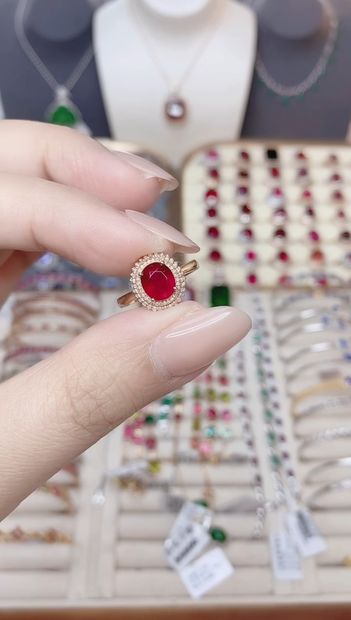 18K金镶嵌碧玺戒指碧玺1