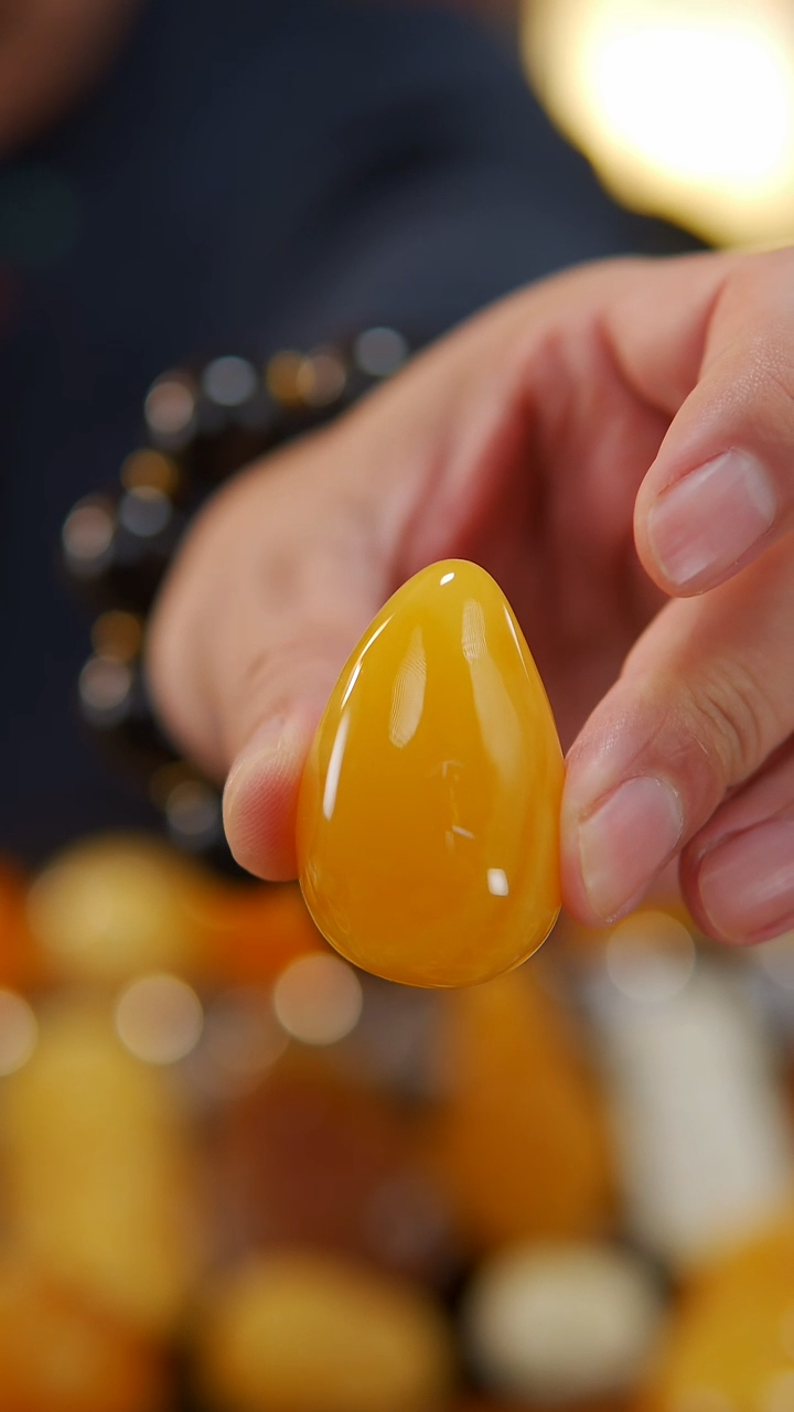 【闪购商品】蜜蜡裸石未镶嵌焦皮水滴16.4