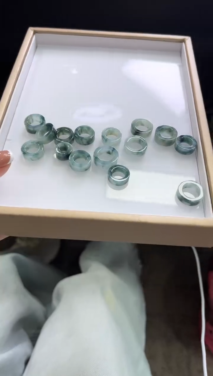 【闪购商品】翡翠颈饰未镶嵌小L68多样性发一件/配绳子