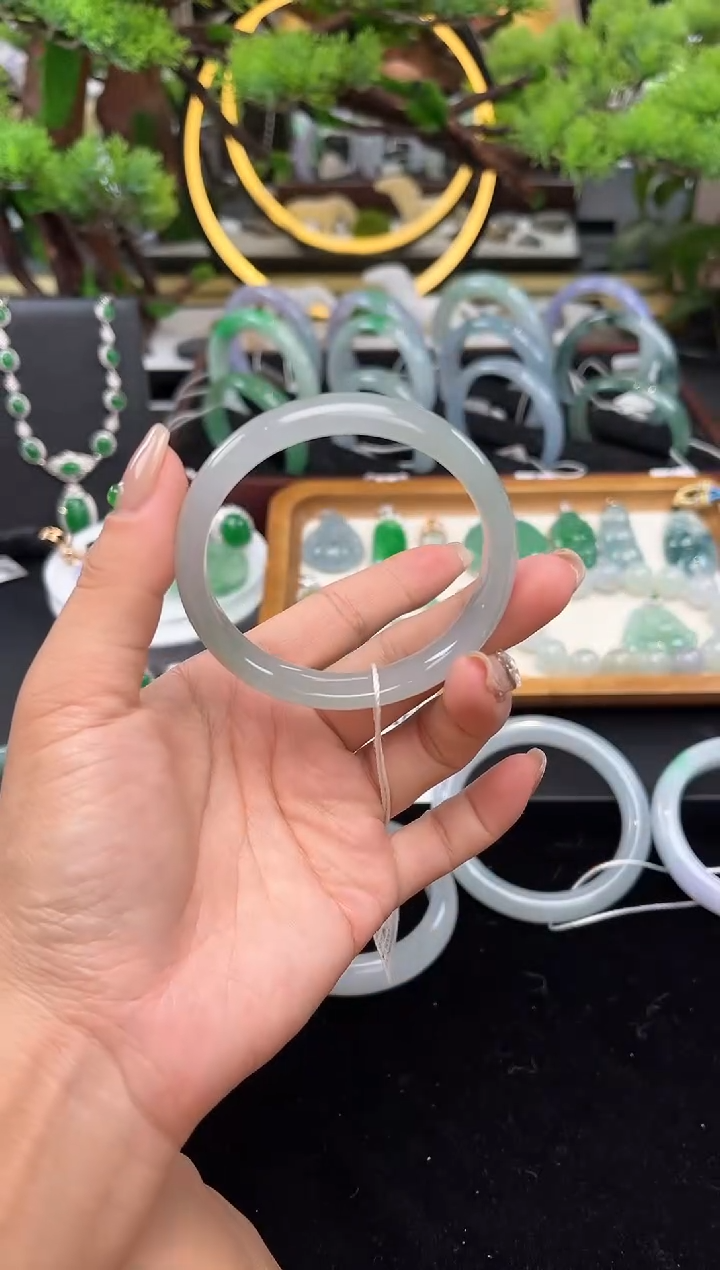 未镶嵌手镯翡翠手镯