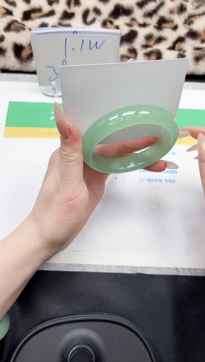 【闪购商品】石英质玉手镯未镶嵌275-62