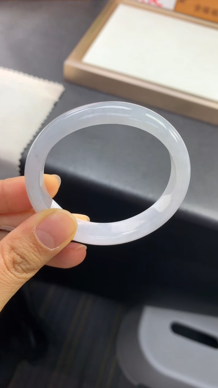 未镶嵌手镯（贵妃镯）翡翠退货需手镯吊牌标签完好