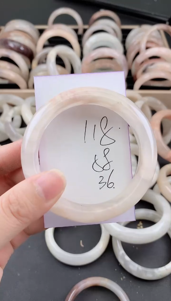 未镶嵌手镯石英质玉118