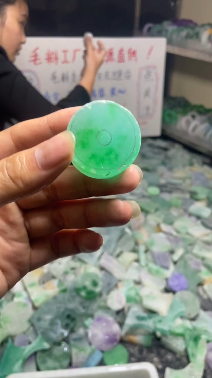 玉冰飘花边角毛坯