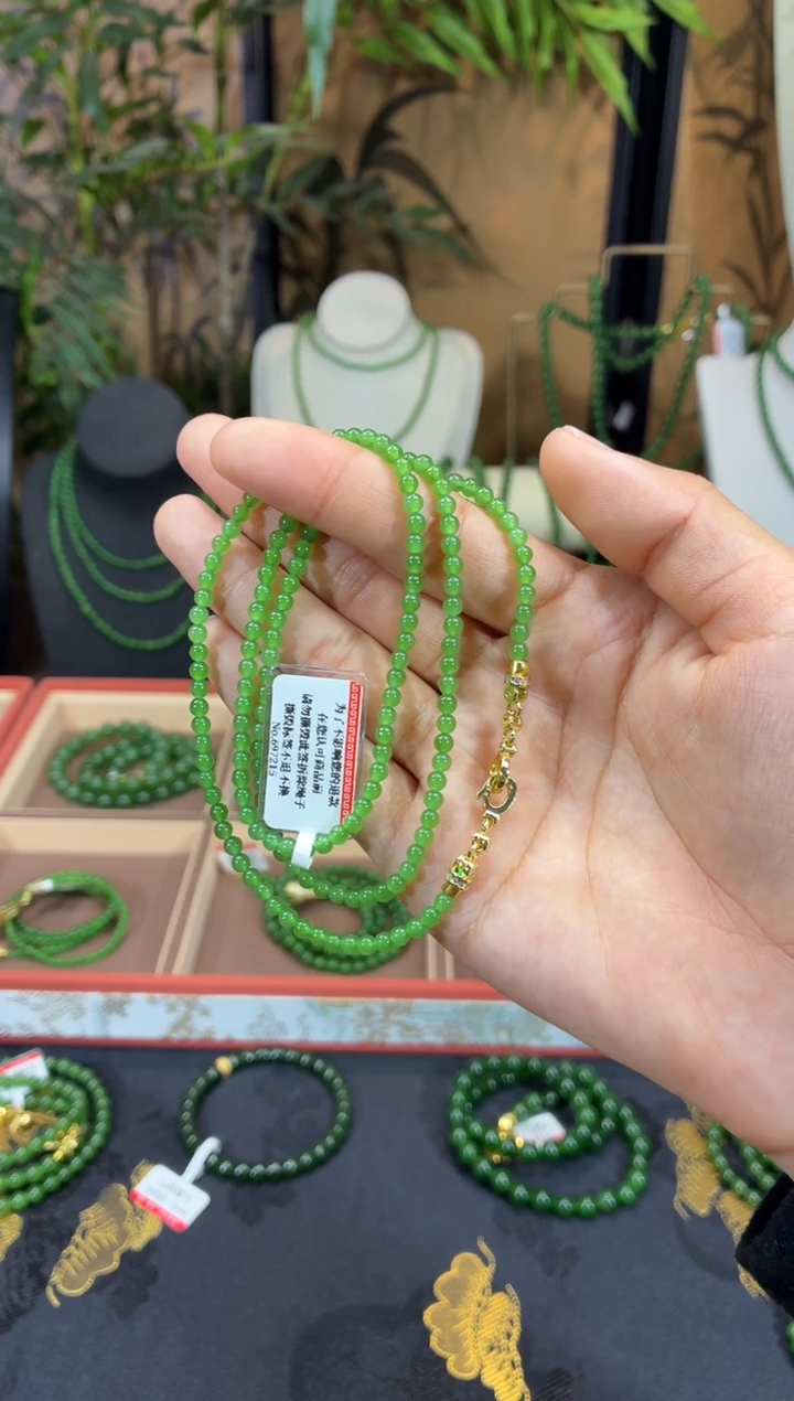颈饰未镶嵌和田玉（碧玉）3.4苹果绿无矿毛衣链