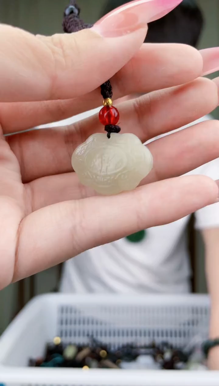 和田玉未镶嵌挂件拍一发一，多样性发货！