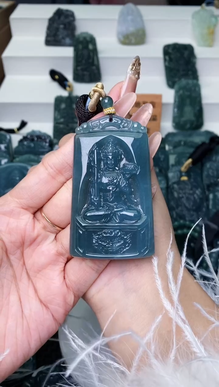 颈饰未镶嵌翡翠 