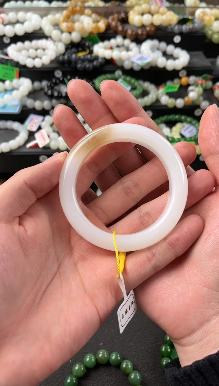 【闪购商品】和田玉手镯未镶嵌于田糖白手镯微色差