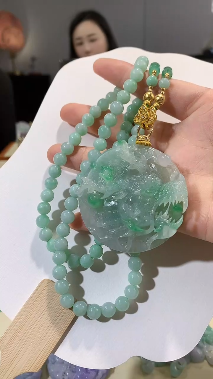 颈饰未镶嵌翡翠吊坠