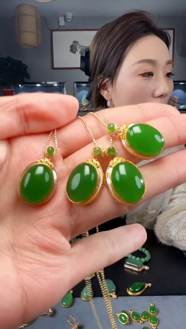 【闪购商品】和田玉吊坠(不含链)18K金镶嵌多样性发货拍一发一