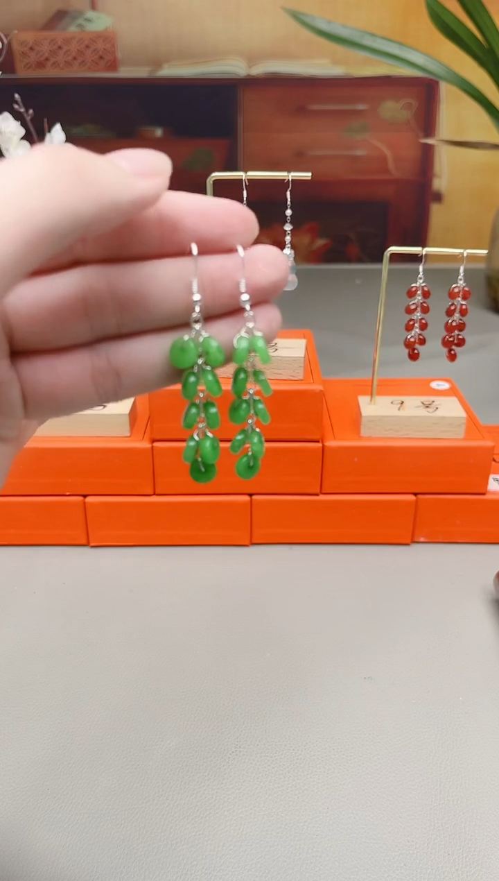 未镶嵌石英质玉（非洲翠）耳钉非洲翠流苏