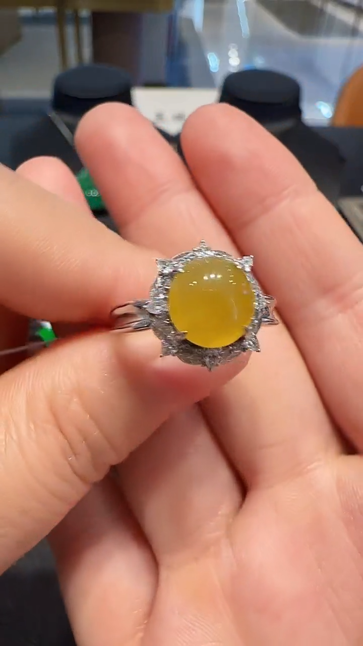 翡翠18K金镶嵌戒指缅甸A货翡翠冰黄翡戒指