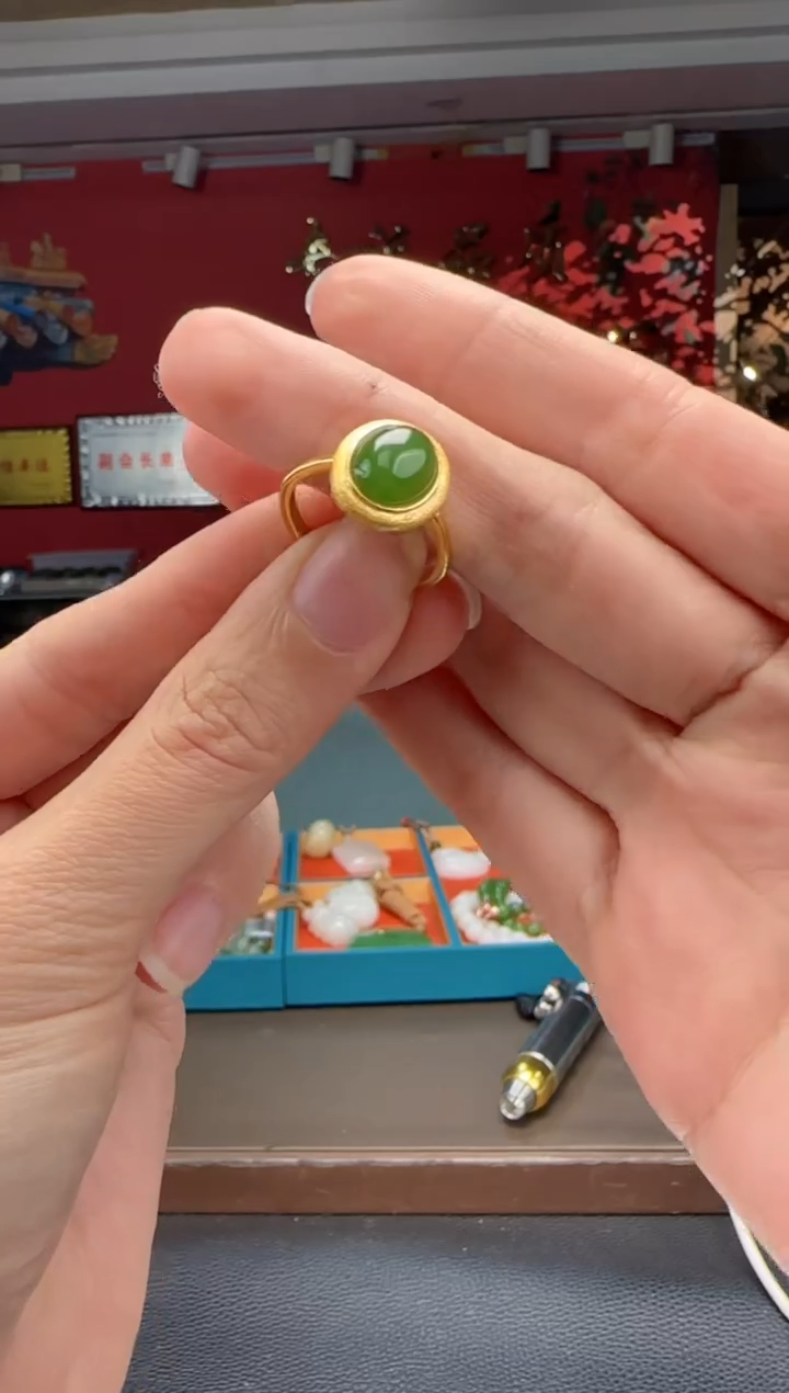 银S925镶嵌戒指和田玉碧玉辣绿戒指