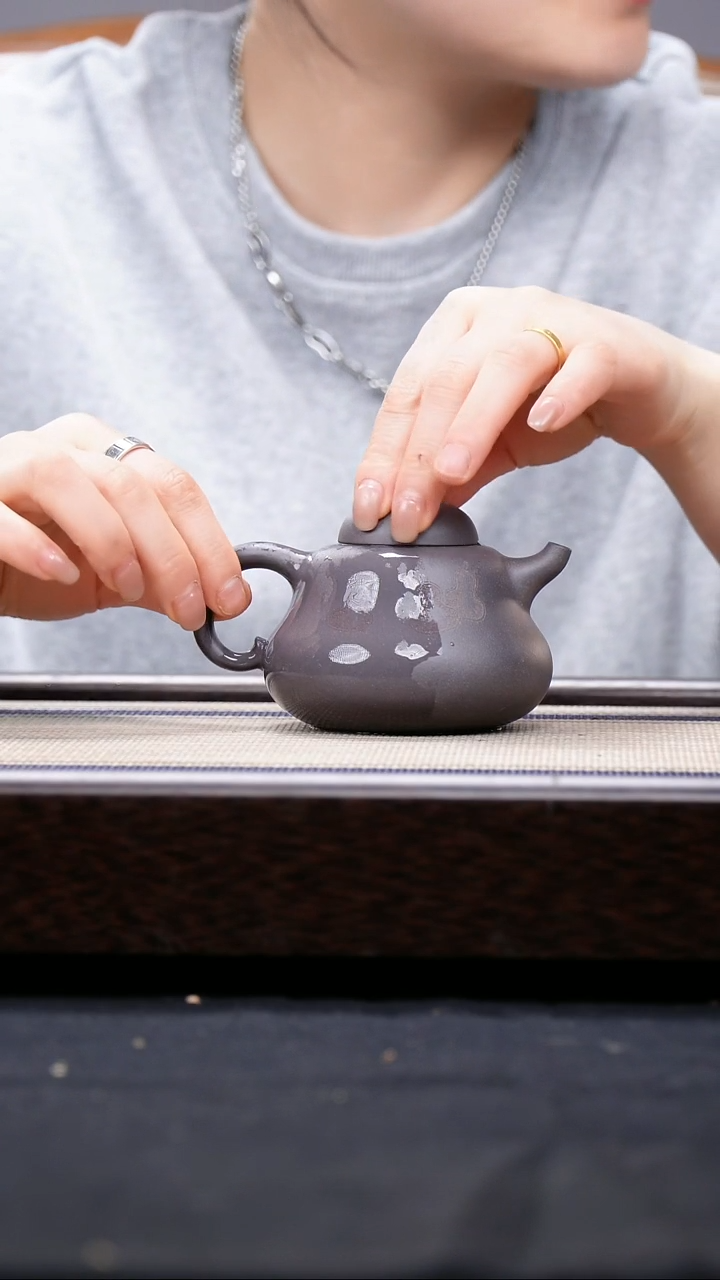 【闪购商品】紫砂茶壶清灰紫泥 葫芦刻绘 