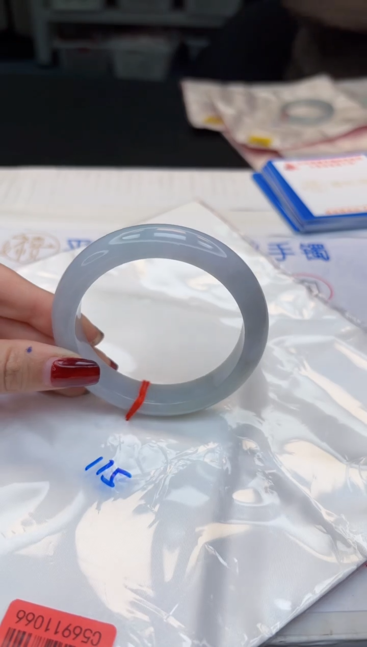 【闪购商品】翡翠手镯未镶嵌，手镯均需要有包容心