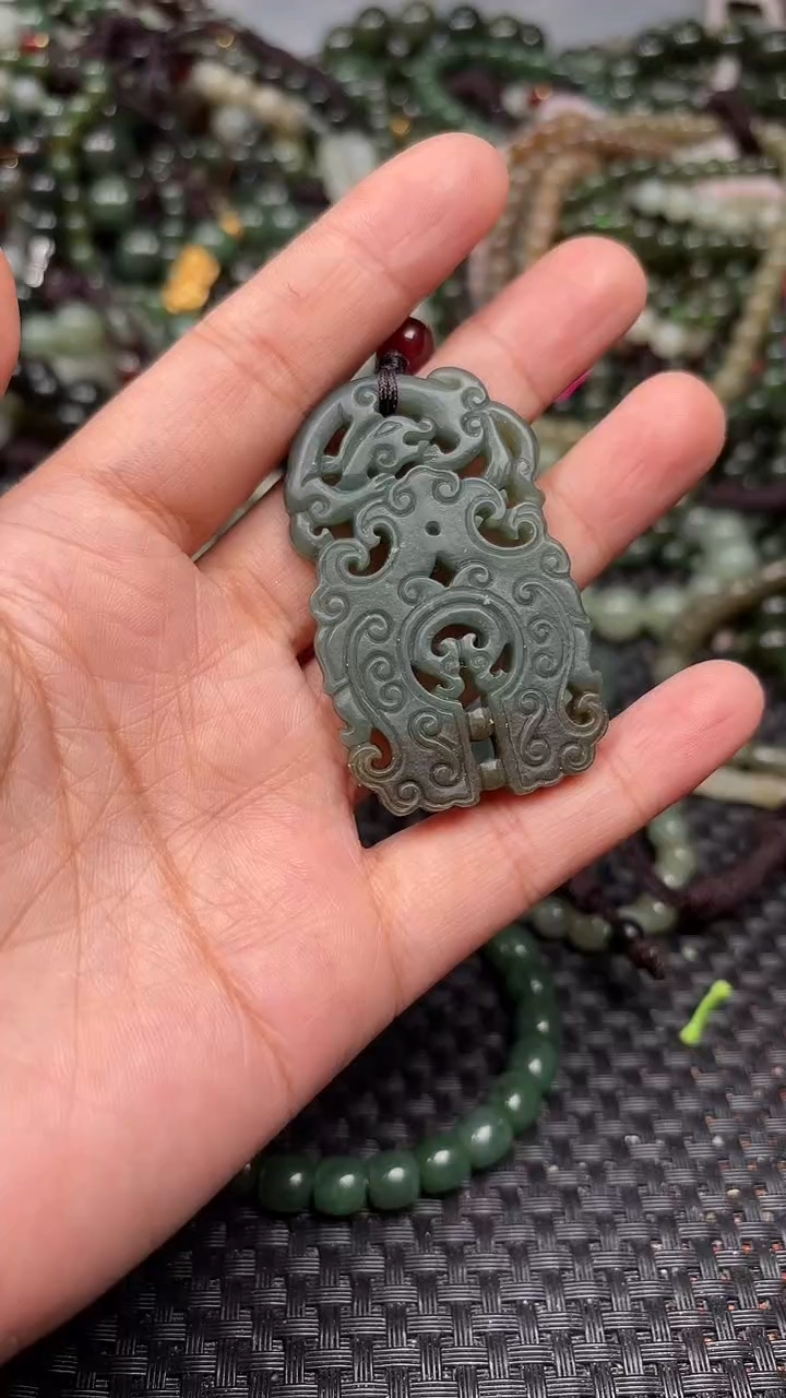 颈饰未镶嵌和田玉1