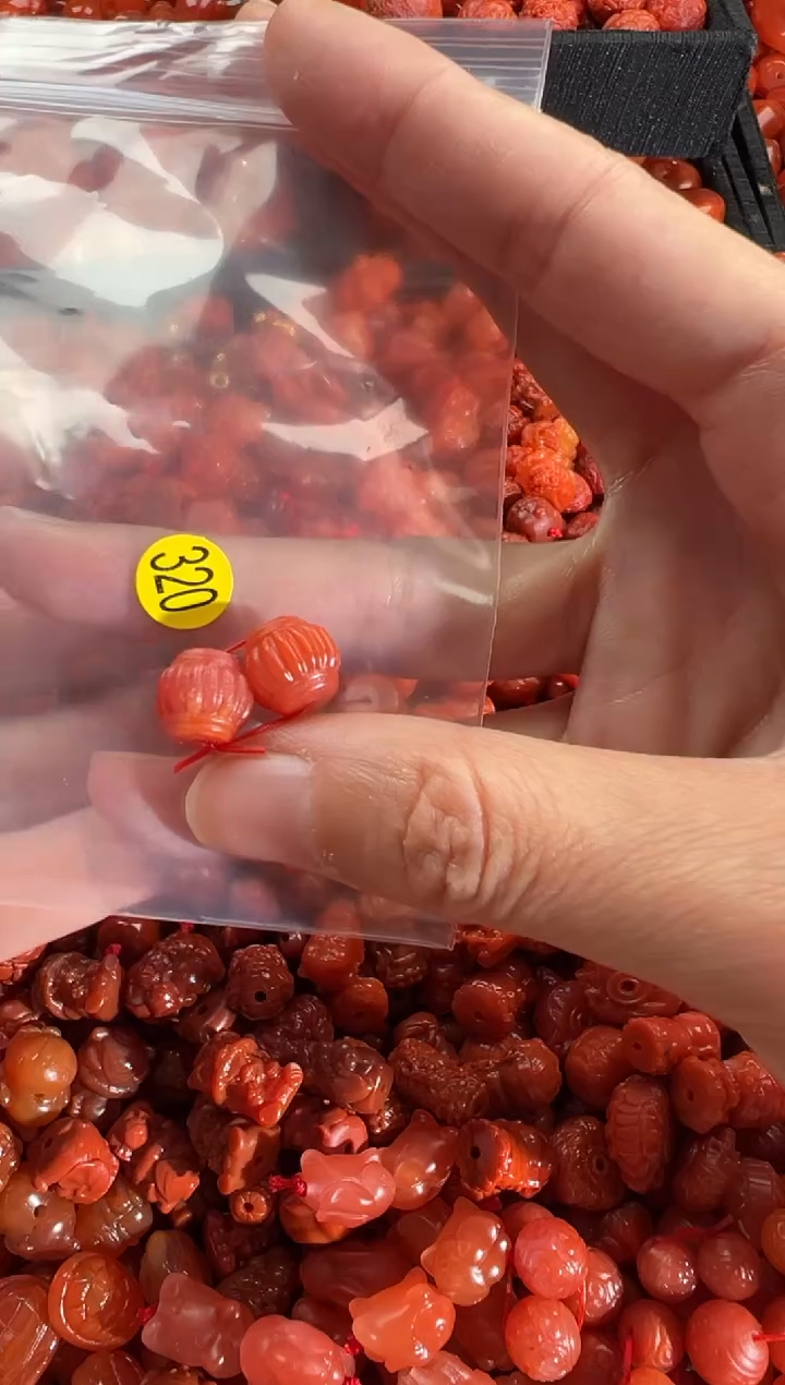 【闪购商品】南红玛瑙颈饰未镶嵌1