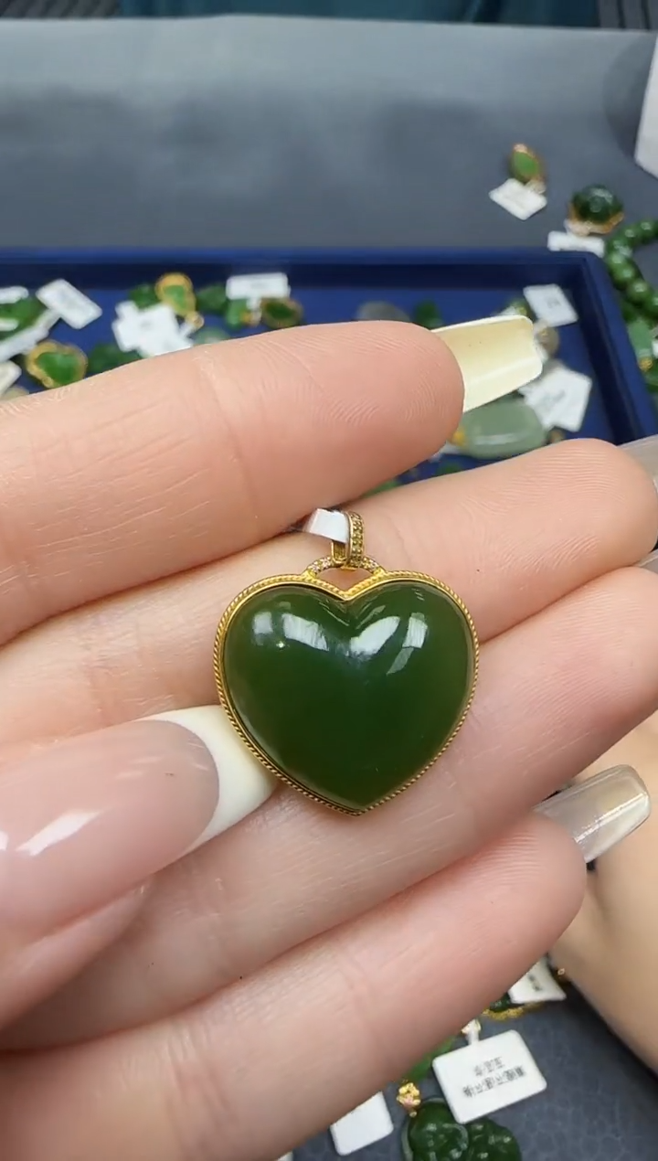 【闪购商品】和田玉挂件18K金镶嵌1