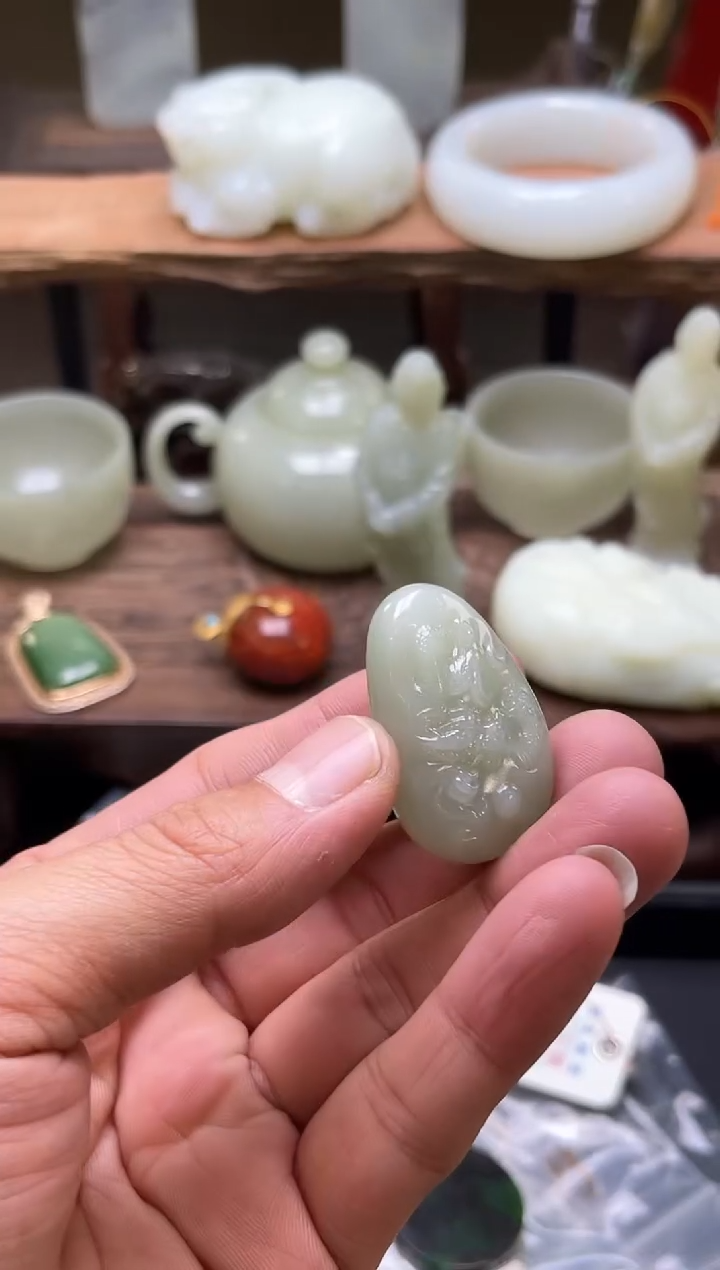 【闪购商品】和田玉吊坠未镶嵌且末青白 龙随形9007459