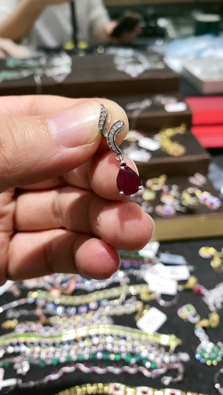 【闪购商品】红宝石颈饰银S925镶嵌吊坠
