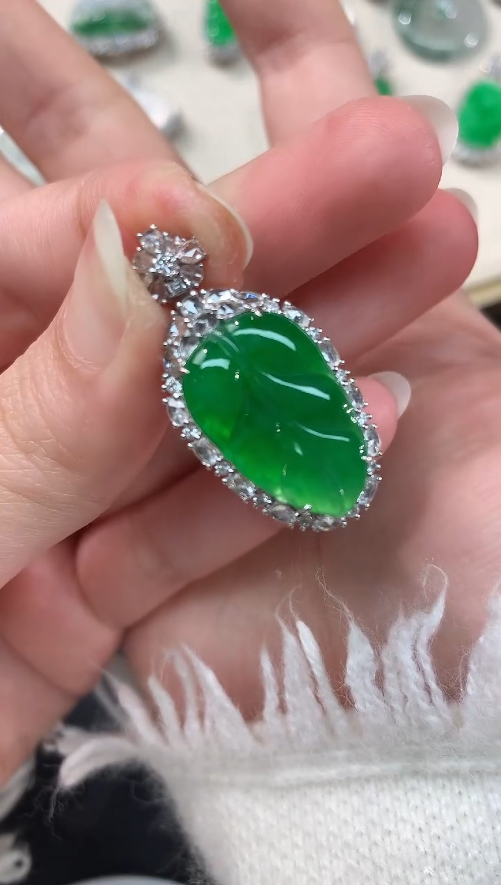 【闪购商品】翡翠吊坠(不含链)18K金镶嵌A303|35000