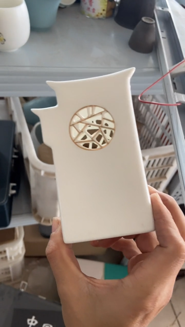 无运费险不带礼盒略有瑕疵有点脏介意勿拍