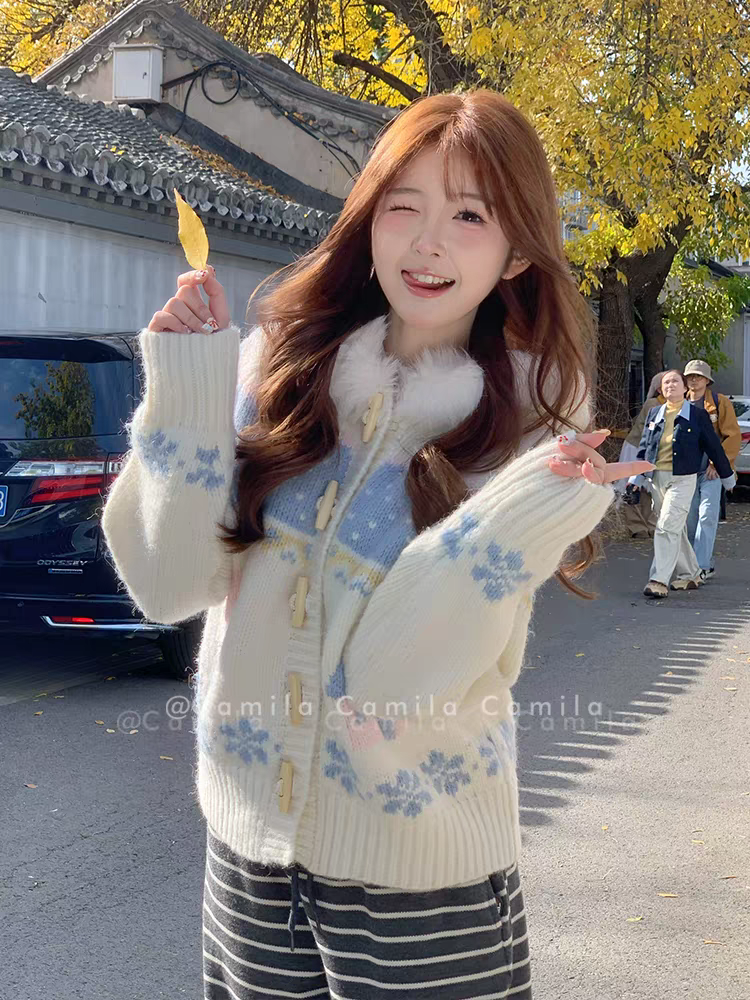 H1032 【小房子连帽】慵懒风毛衣外套女秋冬牛角扣毛领连帽甜美上衣