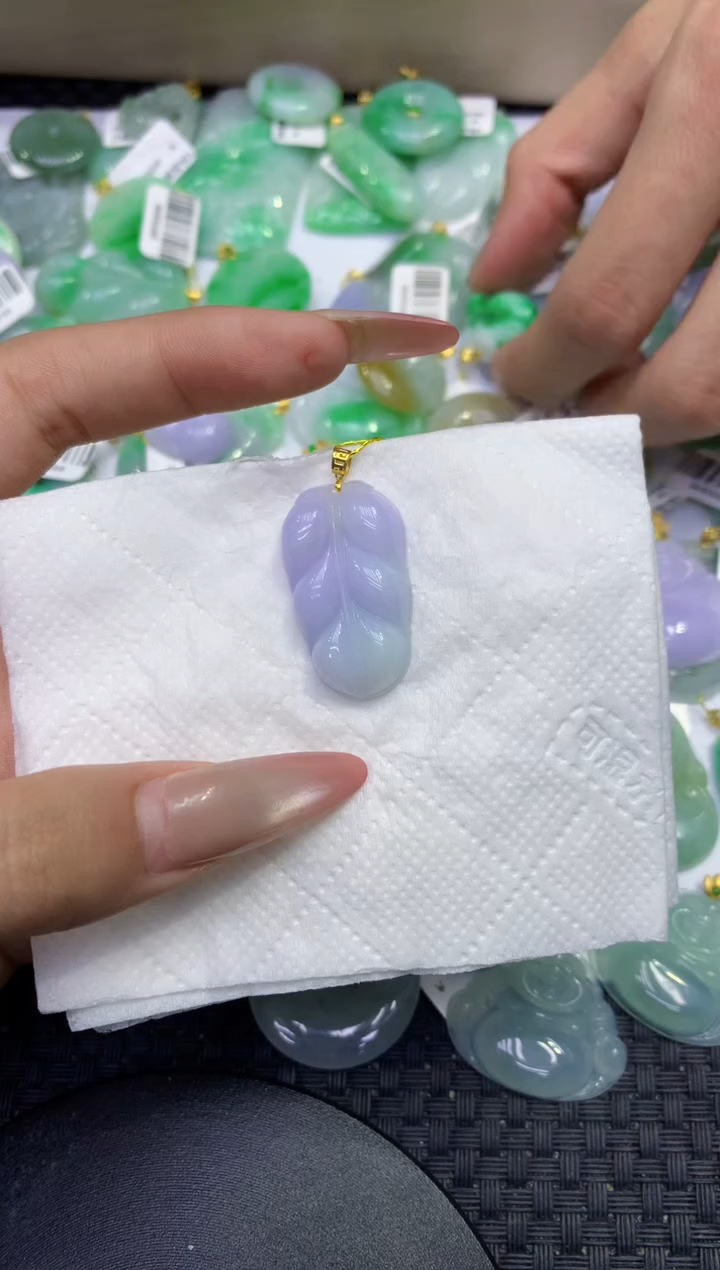 颈饰18K金镶嵌翡翠天然缅甸A货翡翠