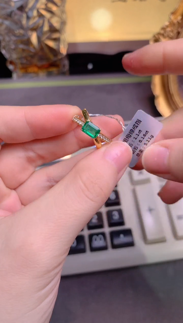 祖母绿戒指18K金镶嵌1.1CT 