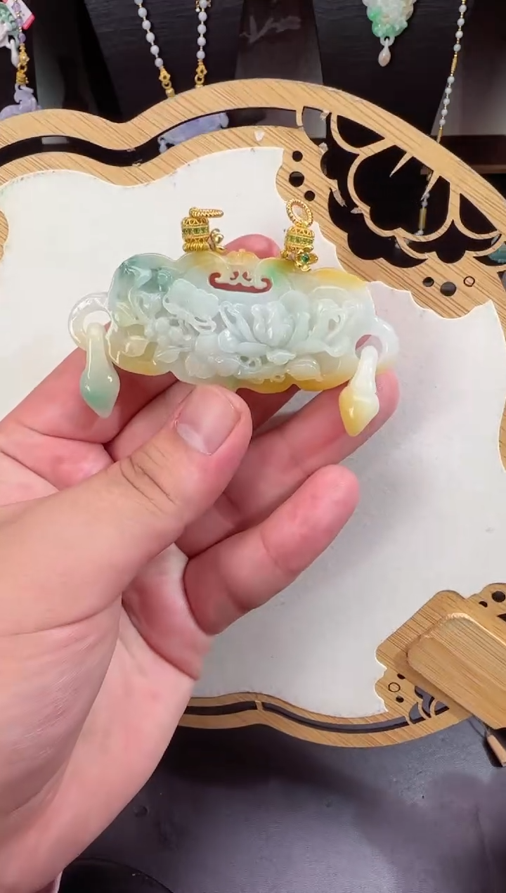 【闪购商品】翡翠颈饰未镶嵌牌子