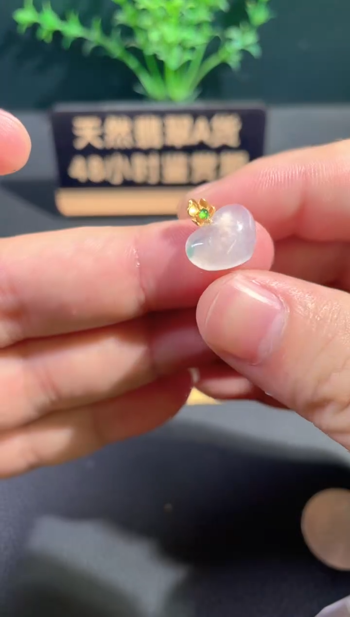 颈饰18K金镶嵌翡翠翡翠