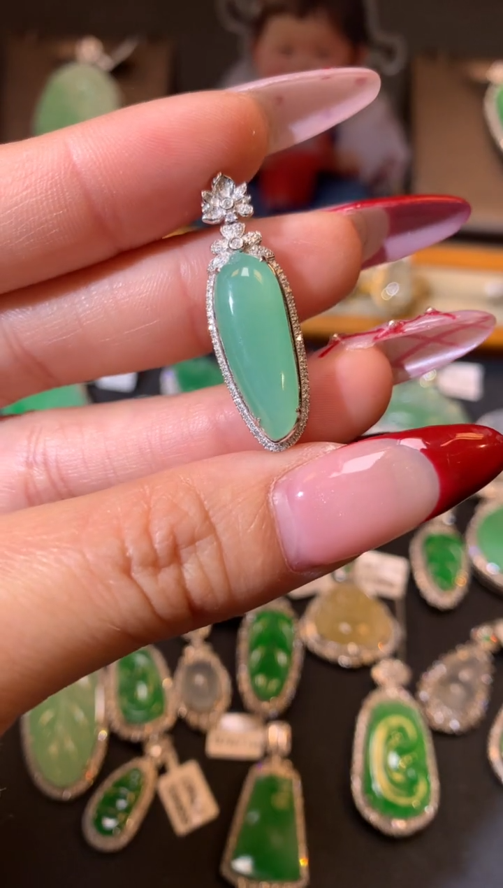 【闪购商品】翡翠吊坠(不含链)18K金镶嵌吊坠