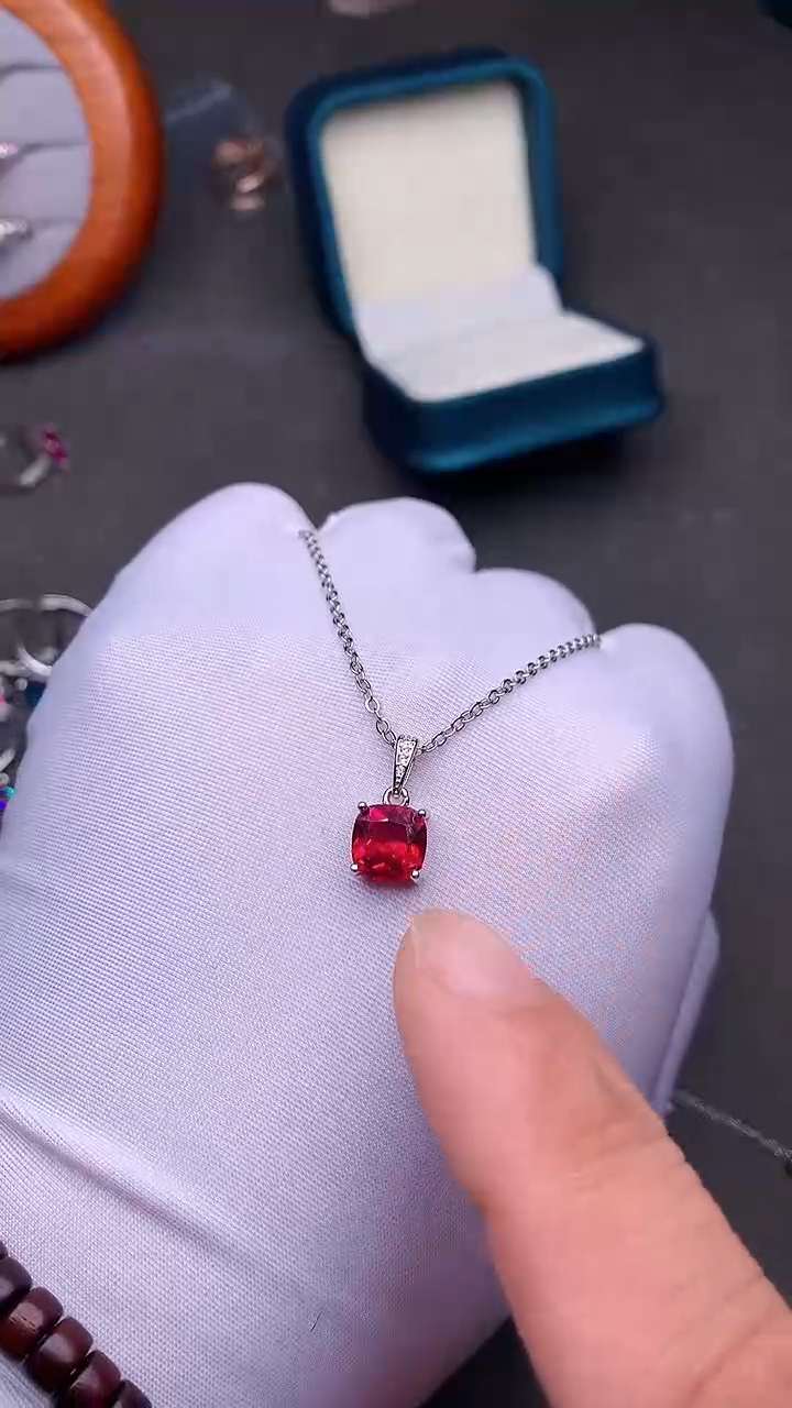 【闪购商品】红宝石颈饰银S925镶嵌······