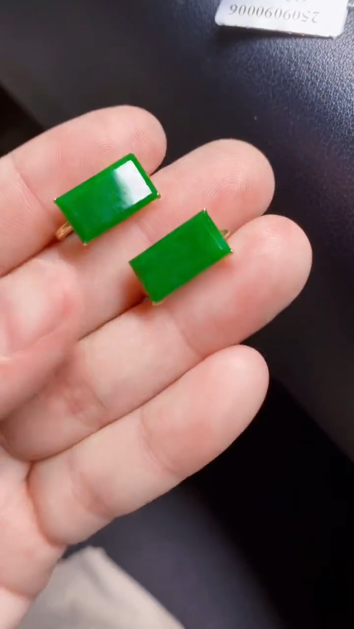 颈饰18K金镶嵌翡翠耳包