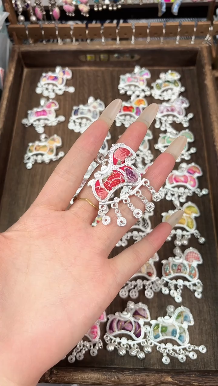 织绣嘟**妈民族风非遗老绣苗银饰品566