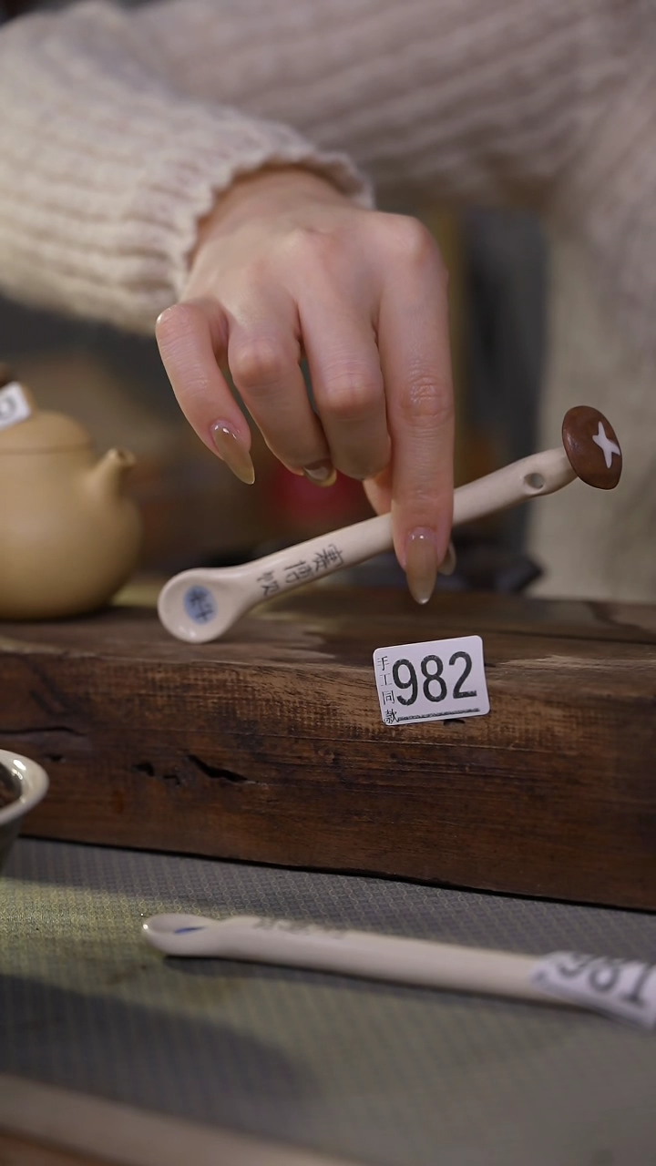 【闪购商品】瓷片福利！手绘手捏小勺子