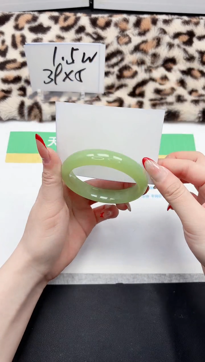 【闪购商品】石英质玉手镯未镶嵌92-58.6