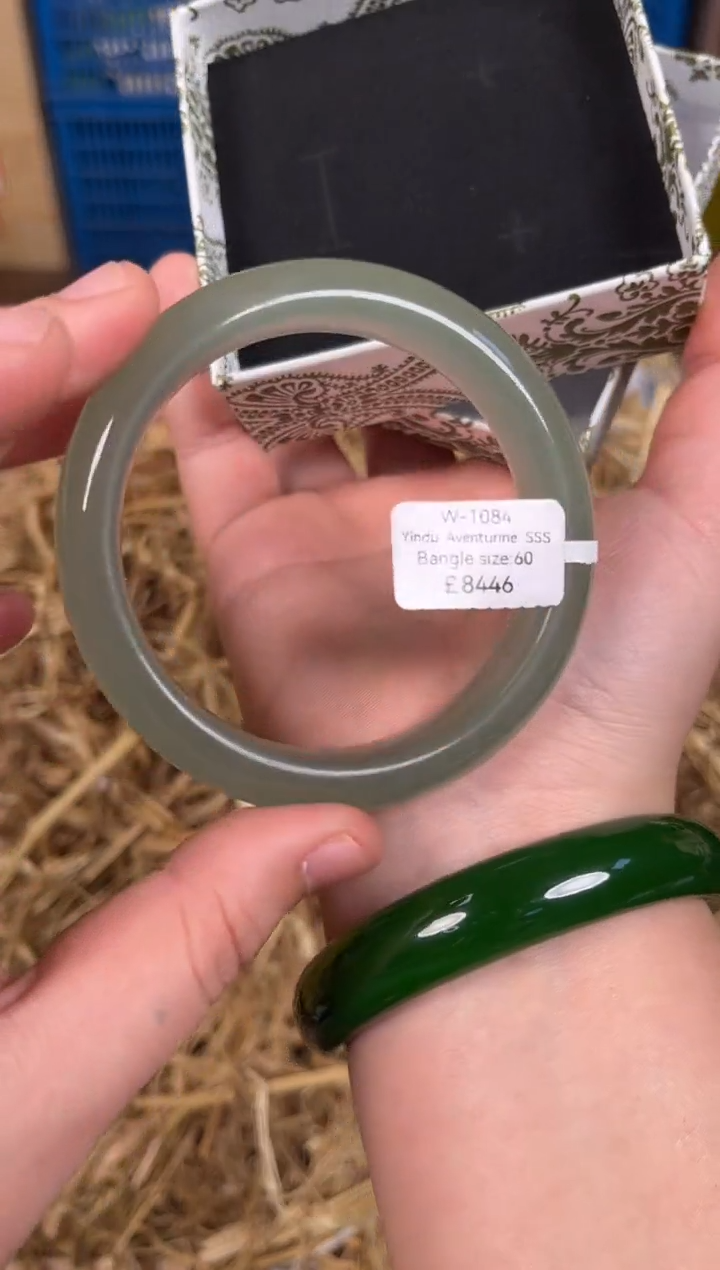 未镶嵌手镯石英质玉W1084