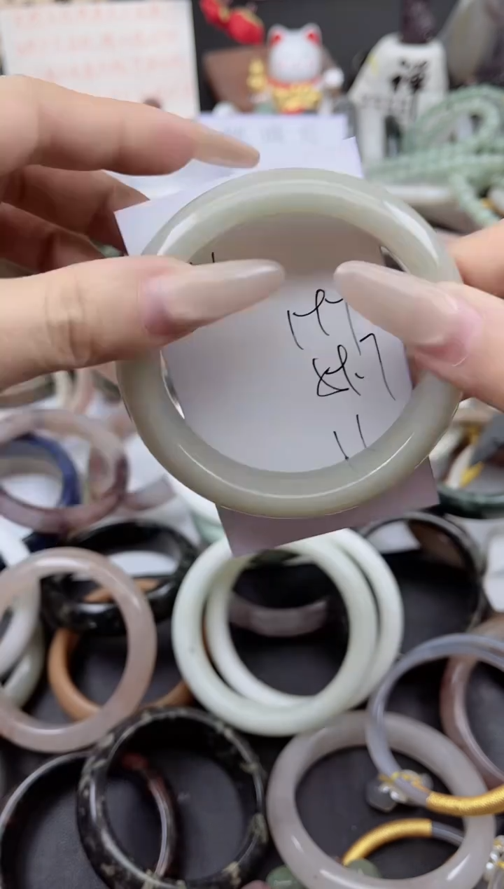 未镶嵌手镯石英质玉199