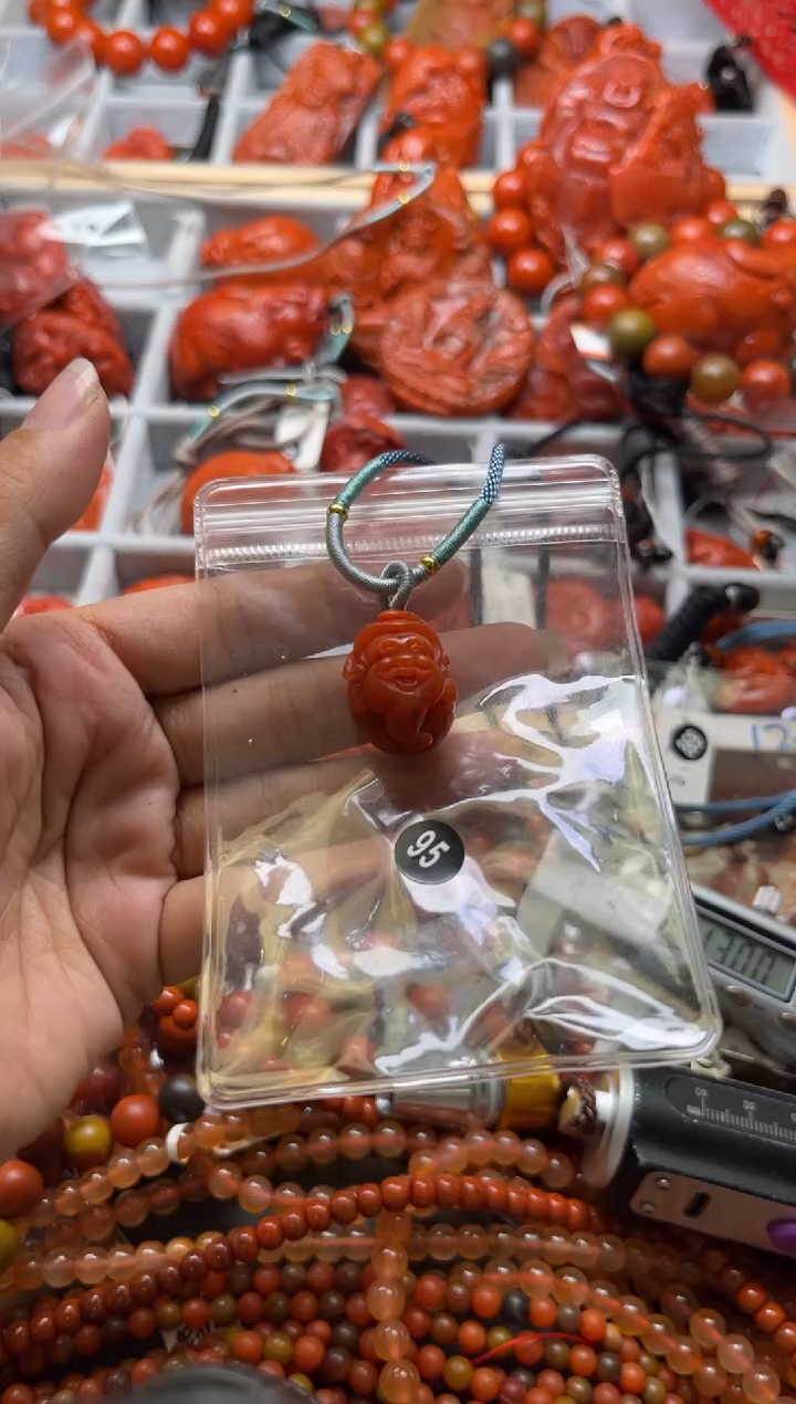 南红玛瑙未镶嵌珠宝奇石95