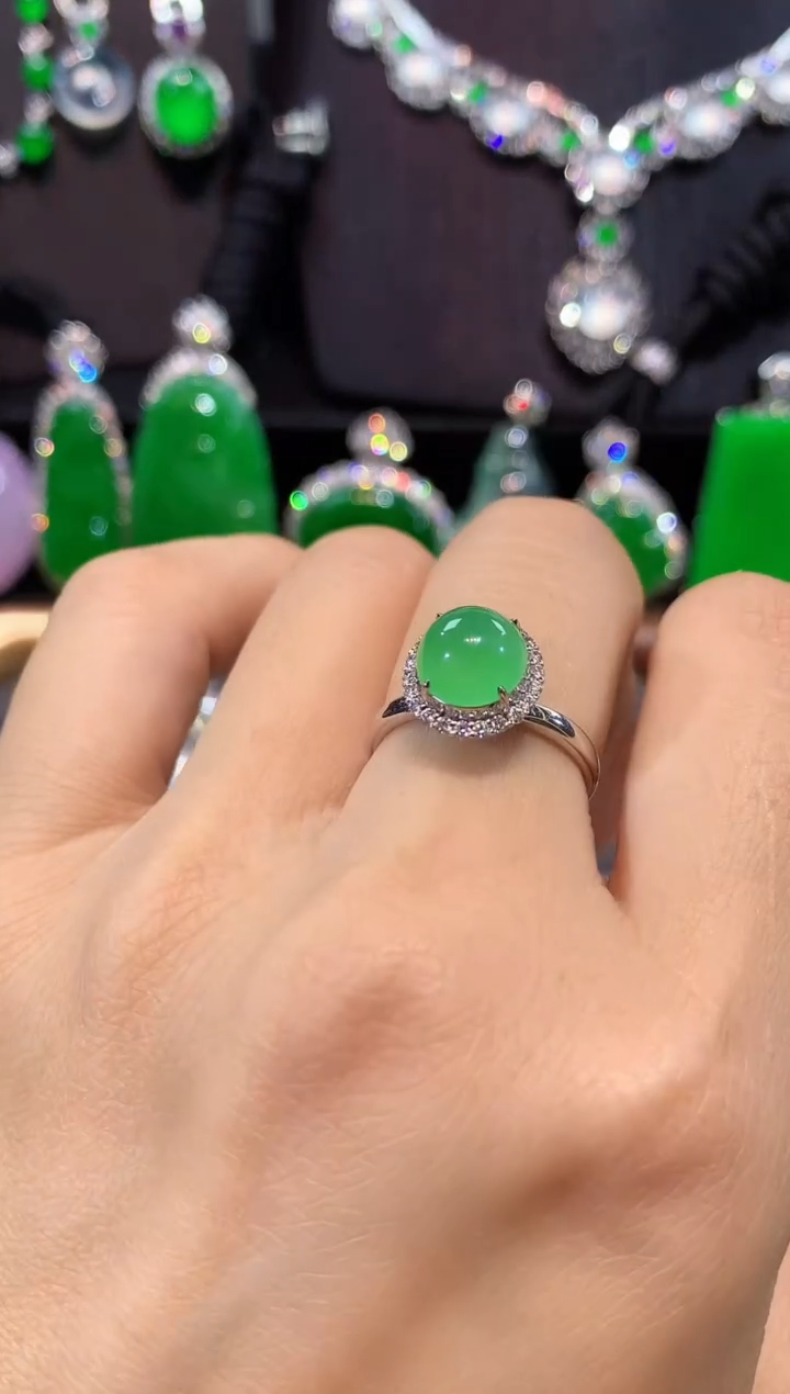 18K金镶嵌戒指翡翠戒指