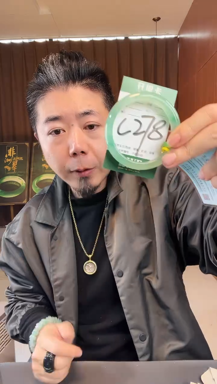 【闪购商品】石英质玉手镯未镶嵌非洲翠