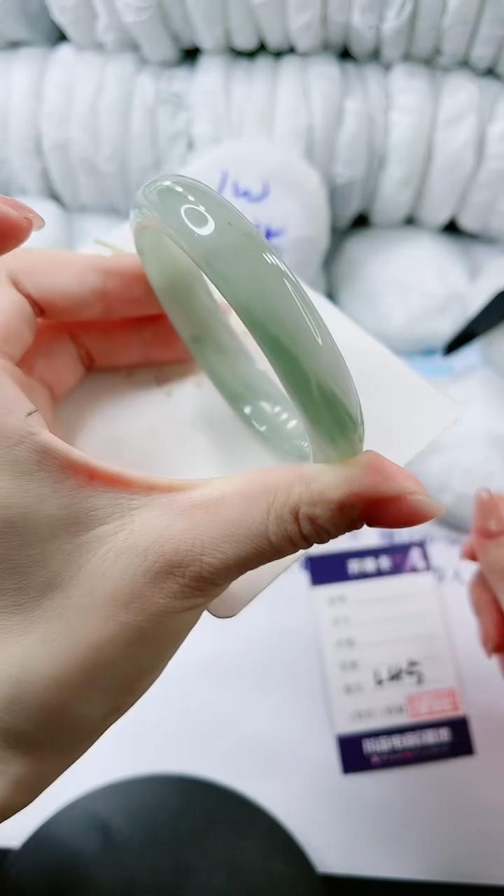 【闪购商品】石英质玉手镯未镶嵌多样性发货L45