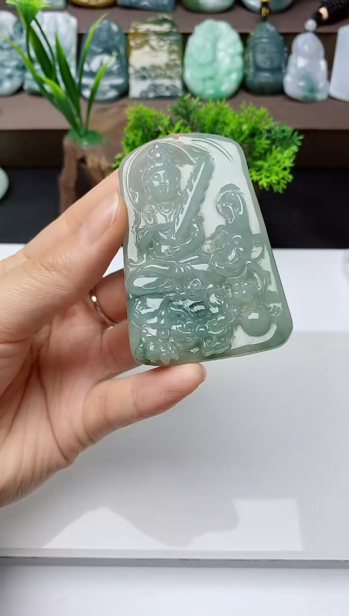 翡翠未镶嵌颈饰